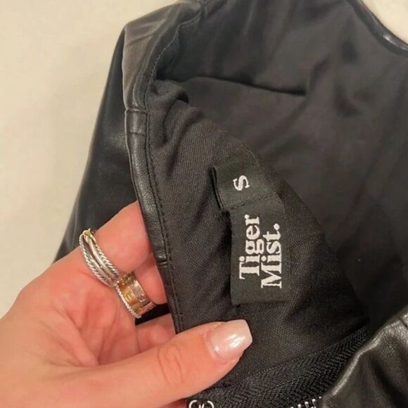 TIGER MIST CAYENNE LONGLINE TOP BLACK - Picture 6 of 8